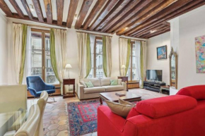 Marais Historical Center Parisian Apartment 3BR